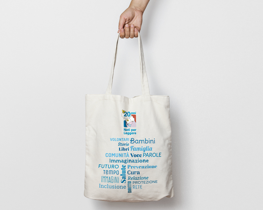 Progettazione di una Borsa di tela realizzata per l'anniversario con il restyling del nuovo logo