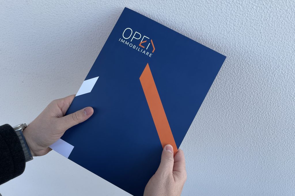 Corporate identity immobiliare cartellina agenzia immobiliare