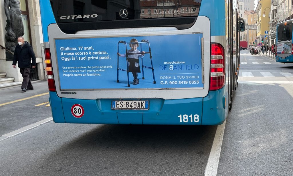 Campagna advertising 5x1000 sul bus di linea di Trieste