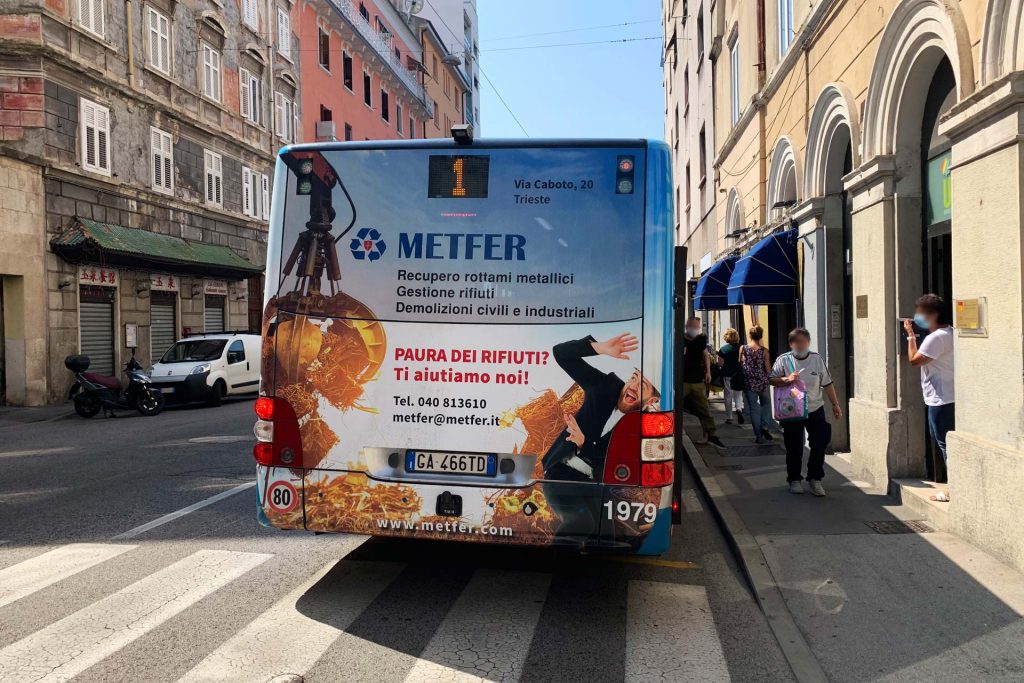 Pubblicità veicolo pubblico personalizzata