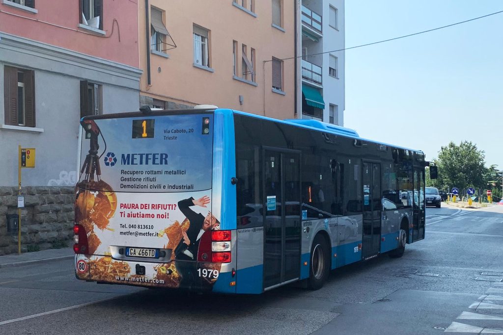 Pubblicità veicolo pubblico personalizzata